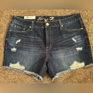 Women’s NEW Jean shorts size 14